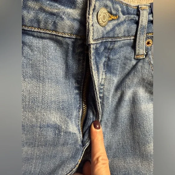 Old Navy high rise CURVY straight Medium Wash Distressed Jeans - Picture 8 of 11